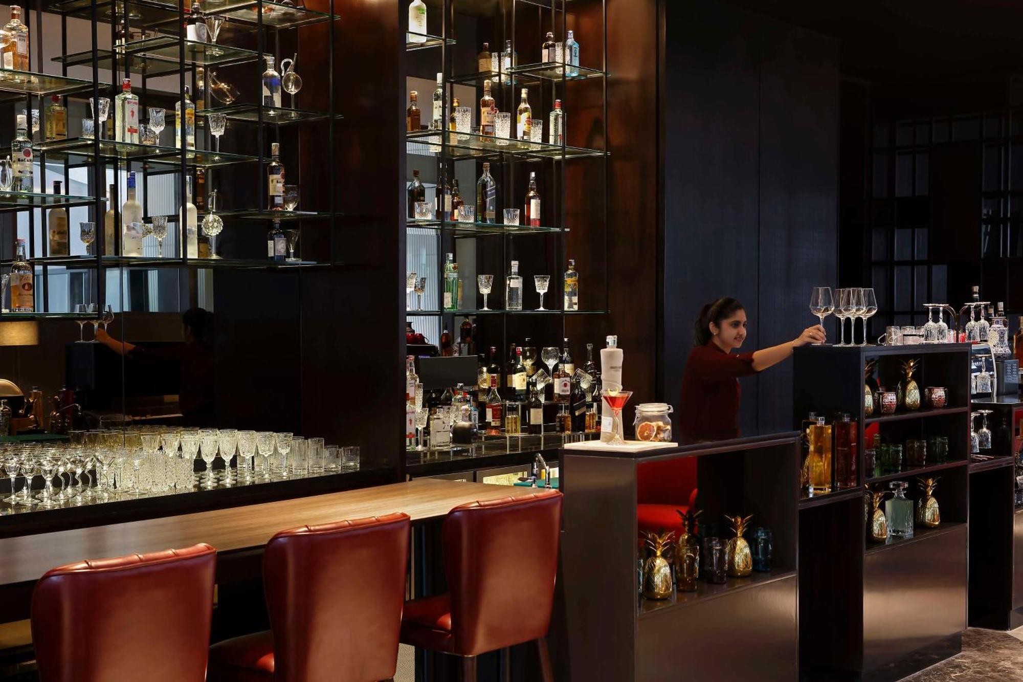 Hilton Bengaluru Embassy Manyata Business Park Hotel Екстериор снимка