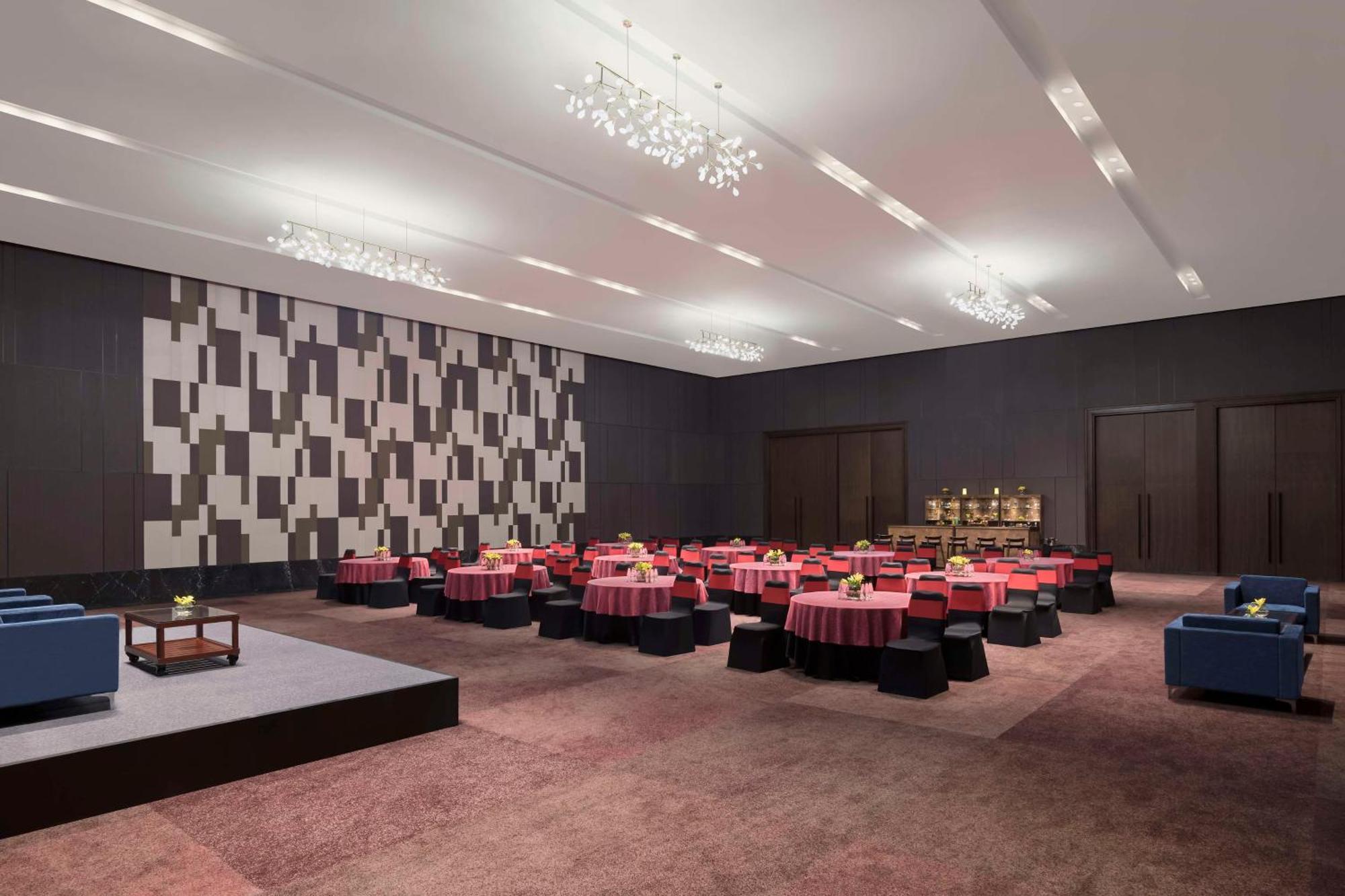 Hilton Bengaluru Embassy Manyata Business Park Hotel Екстериор снимка