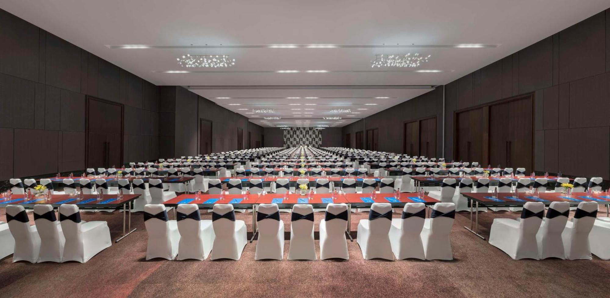 Hilton Bengaluru Embassy Manyata Business Park Hotel Екстериор снимка