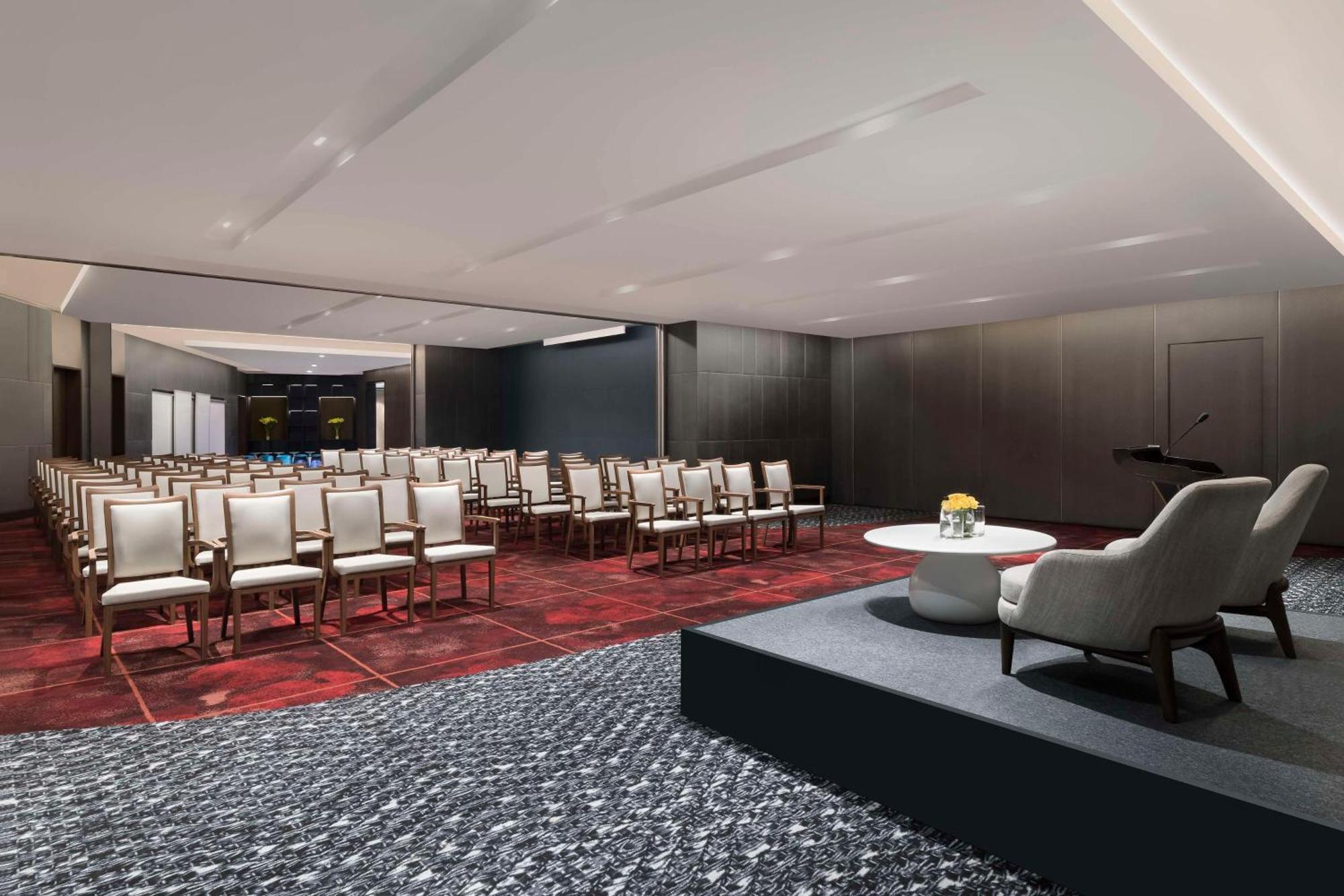 Hilton Bengaluru Embassy Manyata Business Park Hotel Екстериор снимка