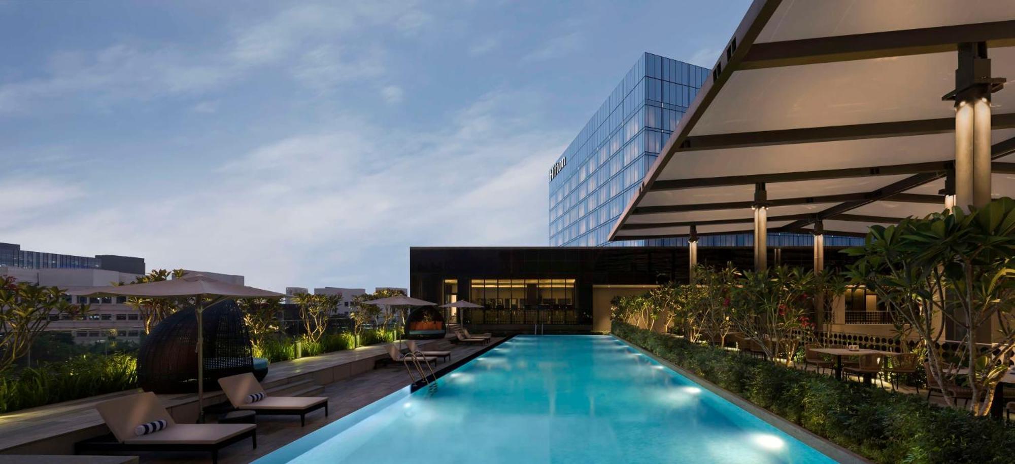 Hilton Bengaluru Embassy Manyata Business Park Hotel Екстериор снимка