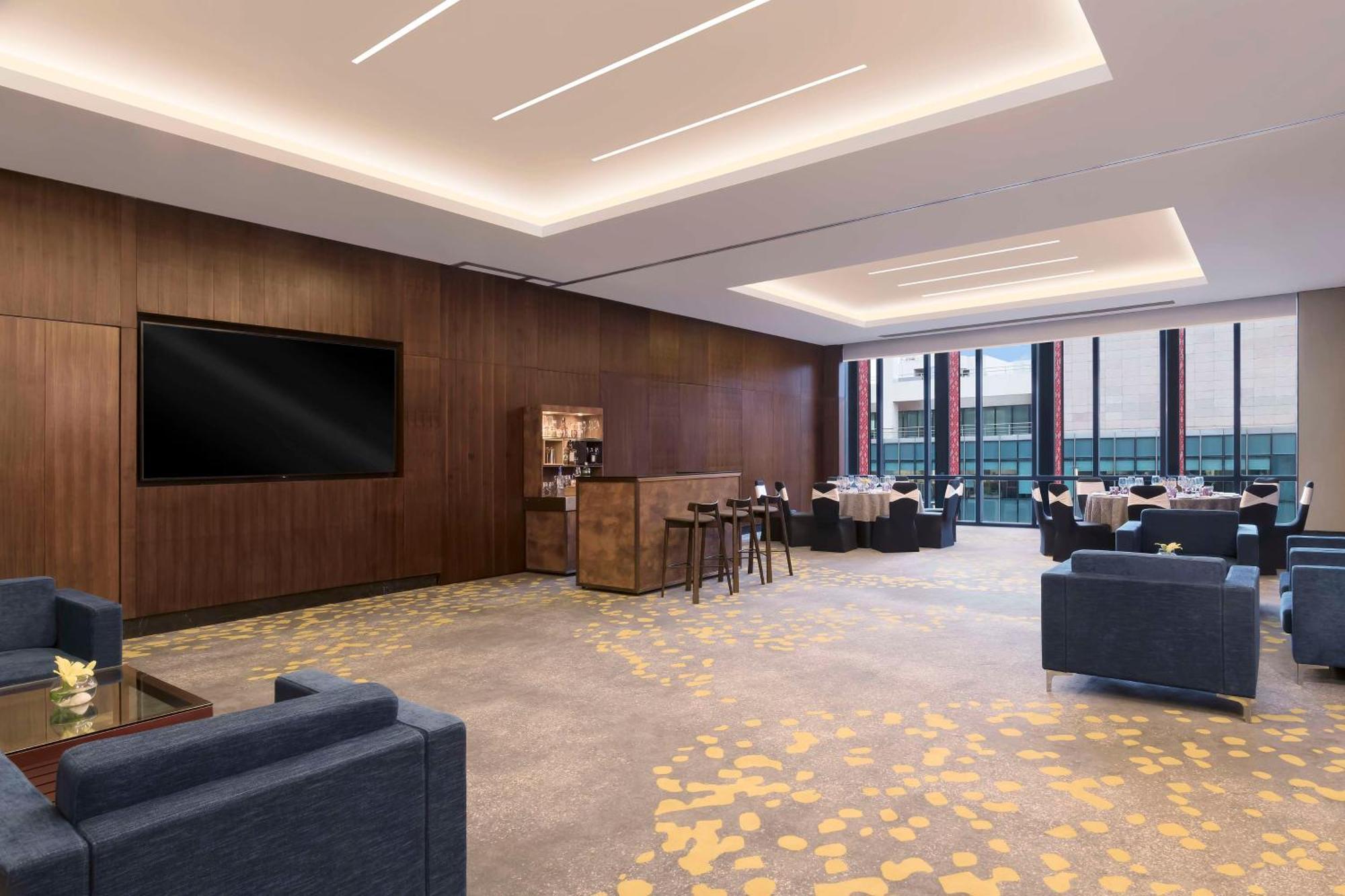Hilton Bengaluru Embassy Manyata Business Park Hotel Екстериор снимка